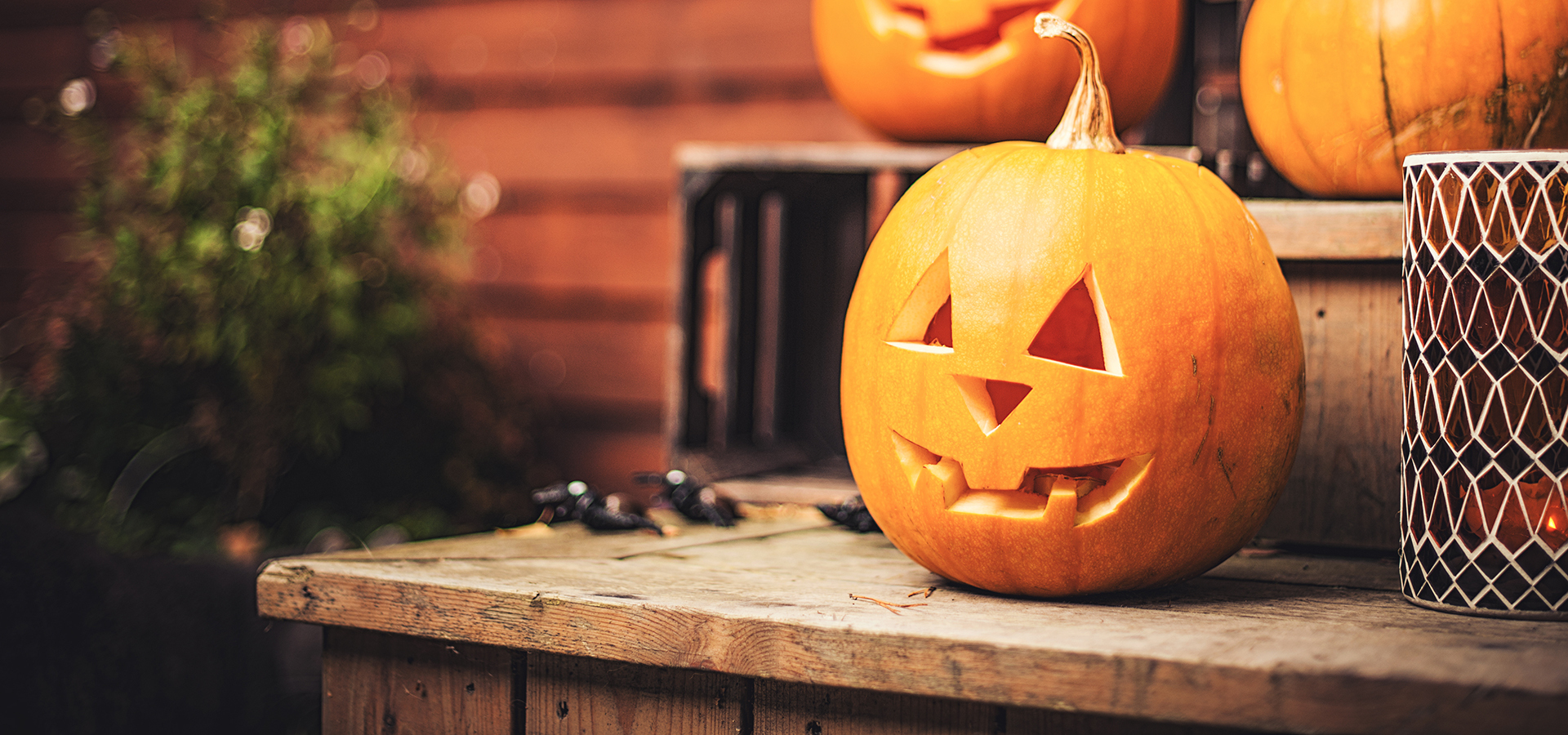 How to Decorate Your Porch For Trick-Or-Treaters - Cresleigh Homes